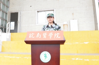 新生代表、临床医学院王羽清同学发言